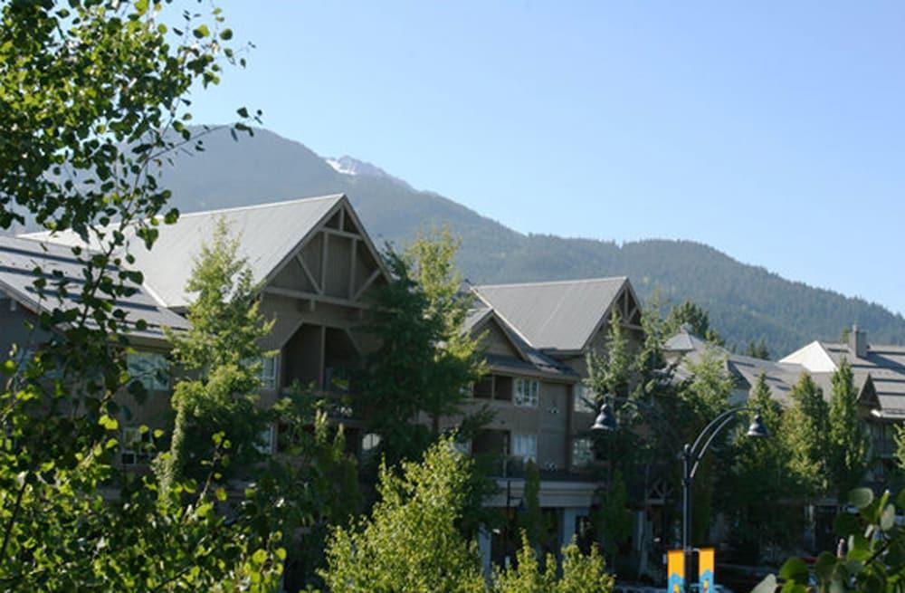 Marketplace Lodge ウィスラー エクステリア 写真