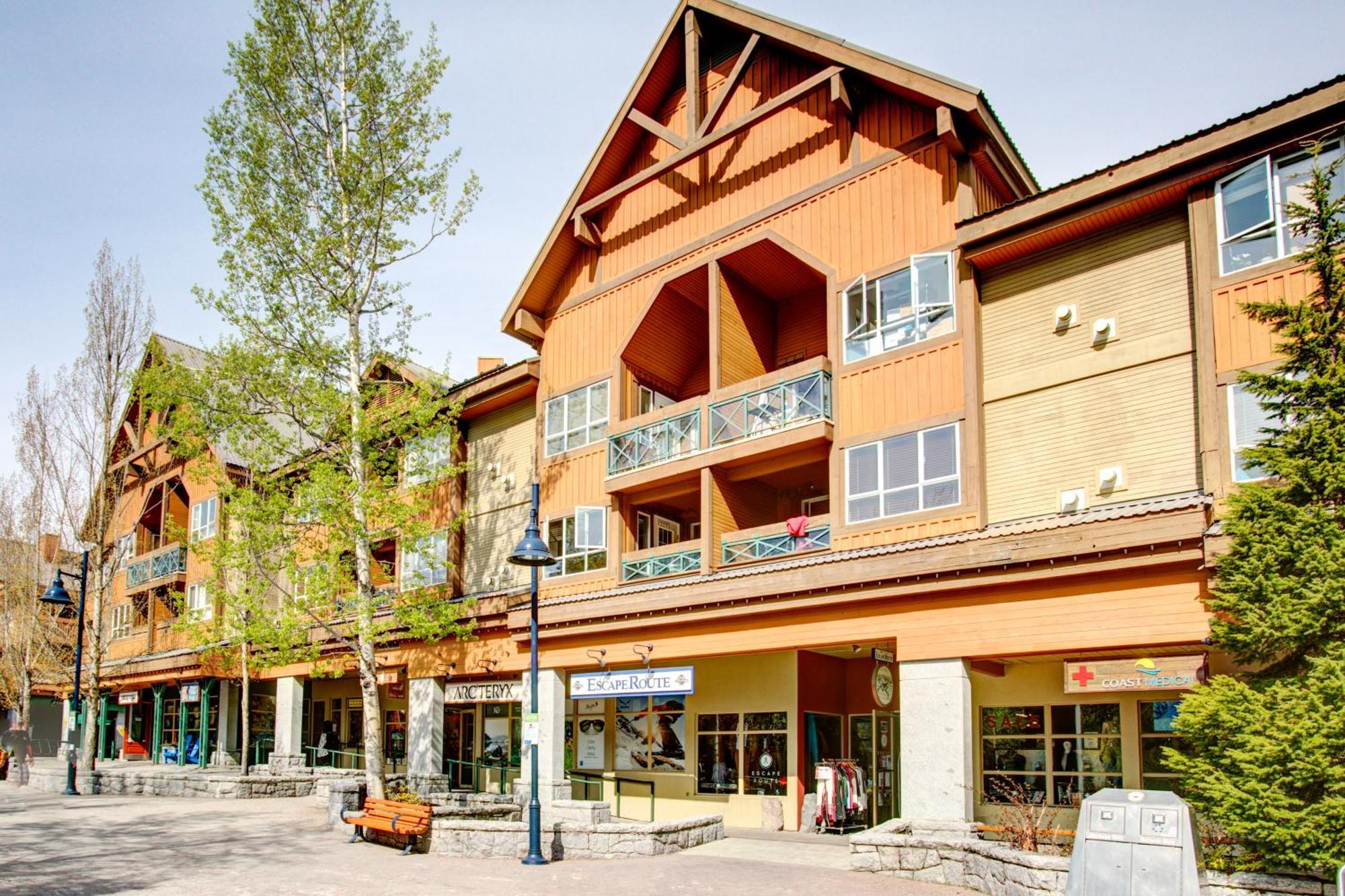 Marketplace Lodge ウィスラー エクステリア 写真